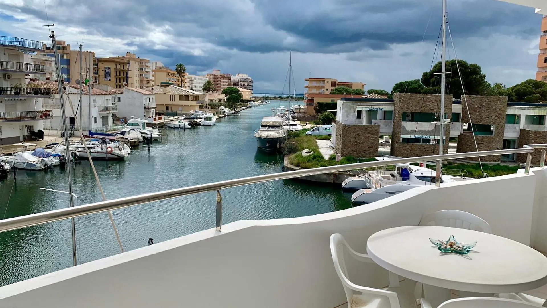 Apartamento Con Piscina - Magnificas Vistas Al Canal - Aire Acondicionado A Rosas